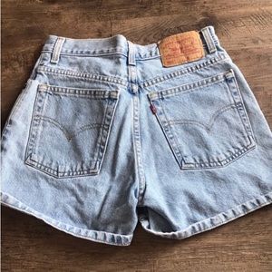 Vintage Levi’s jean shorts, size 9